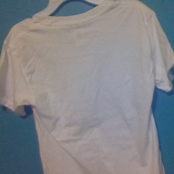White t shirt with cut snips at the bottom - Picture 3 of 5